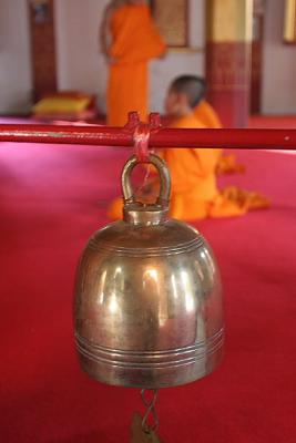 Bell inside Wat Saen