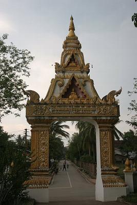 Entrance to Wat That Luang
