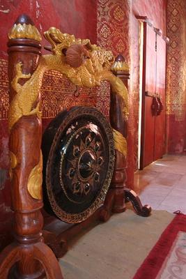 Gong at Wat Mai