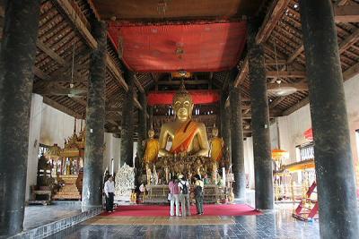Main Budda in Wat Wisunalat