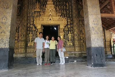 Entrance to Wat Xieng Thong (Group Photo)