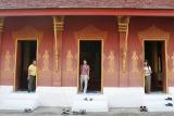 Noon, Jane and Joyce at Doors at Wat Saen