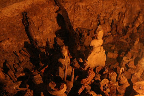 Buddas in Tham Phum Cave 2