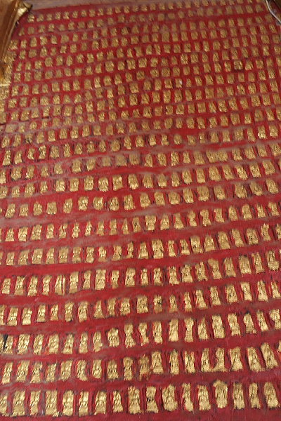Buddas on wall at Wat Mai