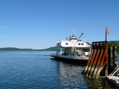 Howe Sound Queen departing Crofton