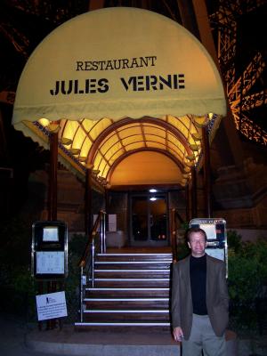 u26/loissd/medium/43951752.MarkOutsideLeJulesVerne.jpg