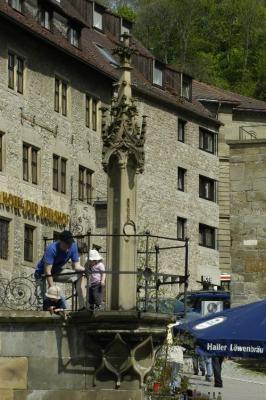 Pranger am Marktplatz vor St. Michael