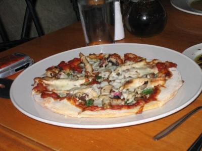 Gusto-grilled chicken pizza
