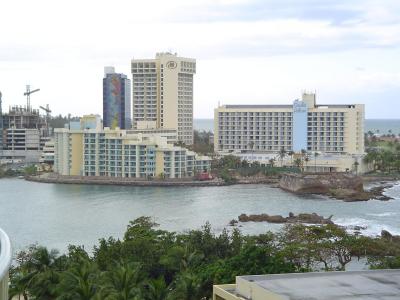 u26/meg96/medium/43964916.PRLagunadelCondadoandCondadoPlazaHotelonleft.jpg