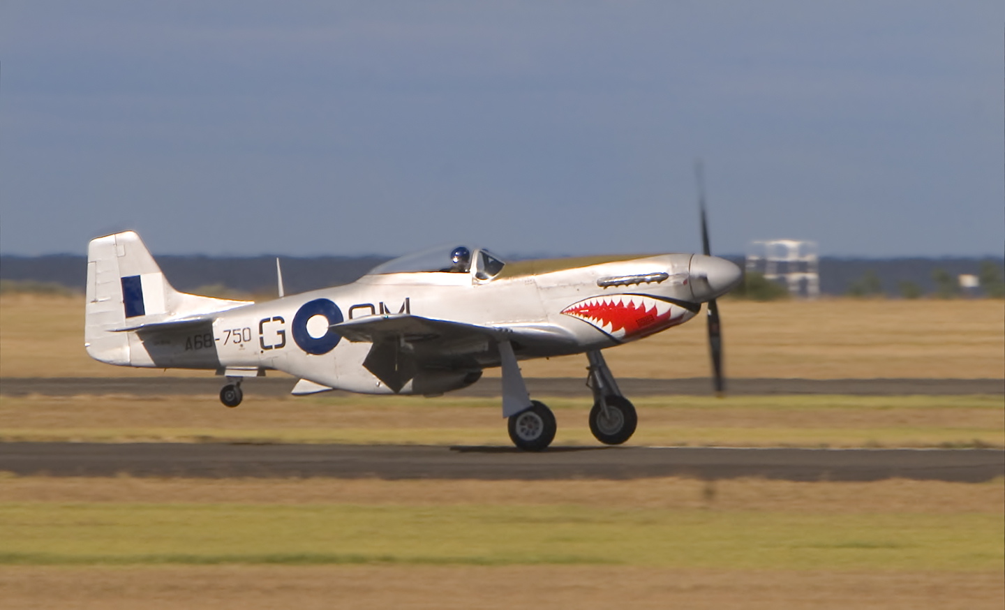 CA18-Mustang-Landing.jpg