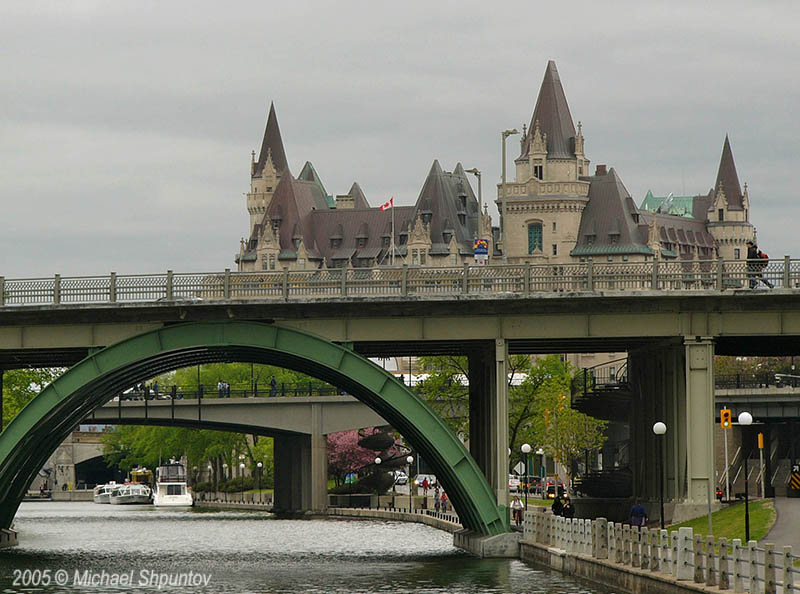 Laureir Bridge and Chateau