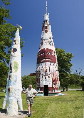 Worlds Tallest Totem Pole and Mike