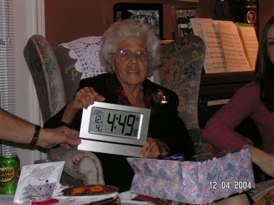Moms BD 12-04-04 023.jpg