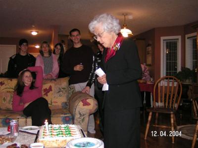 Moms BD 12-04-04 026.jpg