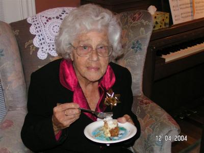 Moms BD 12-04-04 029.jpg