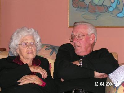 Moms BD 12-04-04 037.jpg