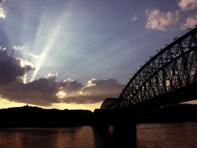 light beyond the riverby bracket