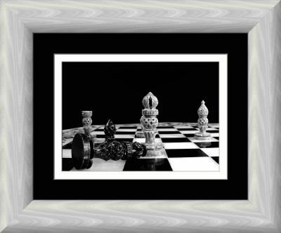 check mate bw-framed