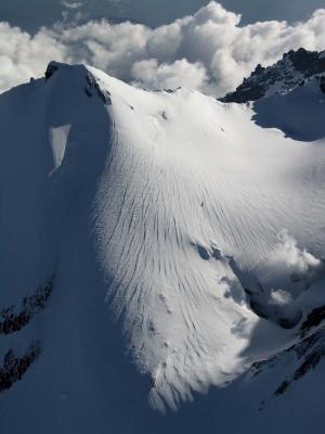 Sherman Pk & Sulphur Cone Fumaroles (MtBaker052405-75adj.jpg)