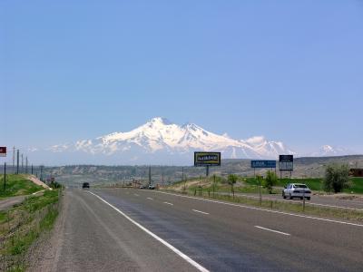 Erciyes from Kayseri - Kırşehir highway. Ömer driving back to Ankara