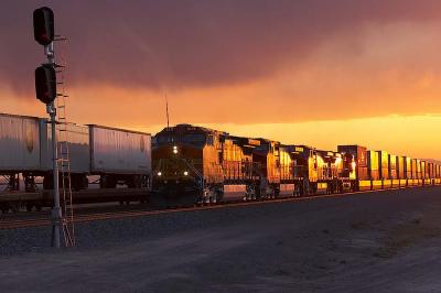 BNSF 5527E mts WB  intermodal train at sunset