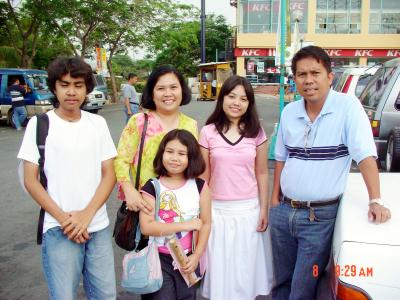 Deanna & Family, Del