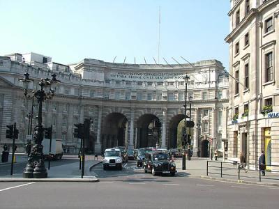 Admiralty Arch leading to The Mall and Buckingham Palace