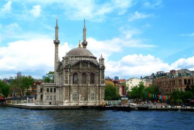 Ortakoy Mosque in Istanbul.jpg