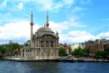 Ortakoy Mosque in Istanbul.jpg