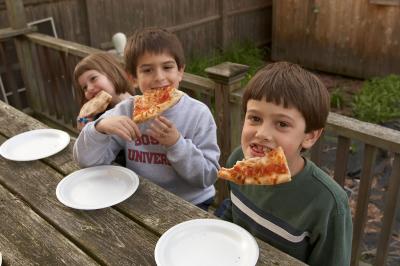 pizza-3-kids-pb.jpg