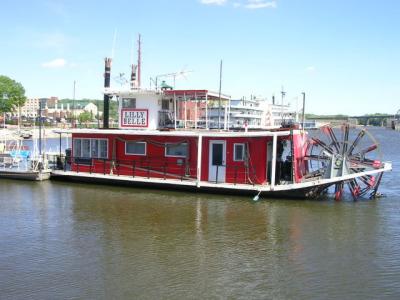 Ike Hastings' boat he built at Winslow, IL.  Launched in Pecatonica River. See Web link below:

Lilly Belle

http://www.littleriverbooks.com/lillybelle.htm 
