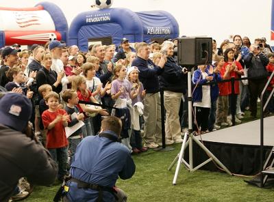 GV3B2145crowd.jpg
