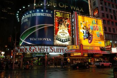 050521-56-Time Square de nuit.JPG