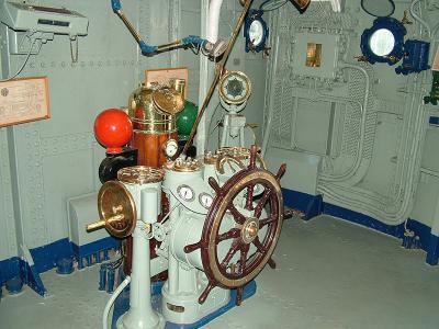 u26/robotnik123/medium/43857871.HMASDiamantinaWheelhouse.jpg