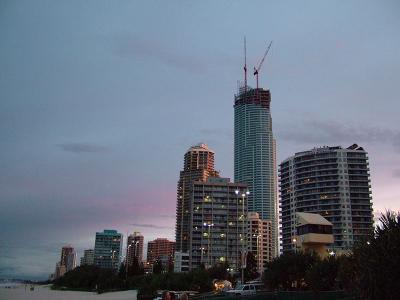 u26/robotnik123/medium/43857890.SurfersParadiseSkylinebynight.jpg