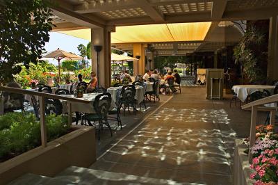 Outdoor dining at the Phoenician