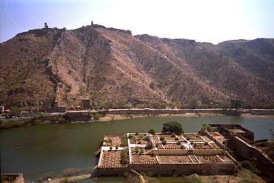 u26/rsub8/medium/31696515.jaipur_forts2.jpg