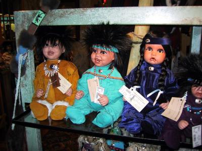 u26/rtw6/medium/19638093.DollsAtFoxwoodShop1.jpg