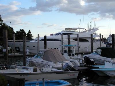 The 007 Hyannis