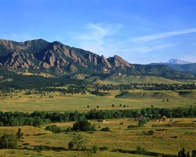 Flatiorns from South Boulder
Building on Mesa is National Center for Atmospheric Research
(NCAR) Mountain to the right in the background is Long's Peak