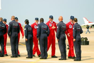 u26/thecameraguy/medium/43427293.ThunderbirdPilots02.jpg