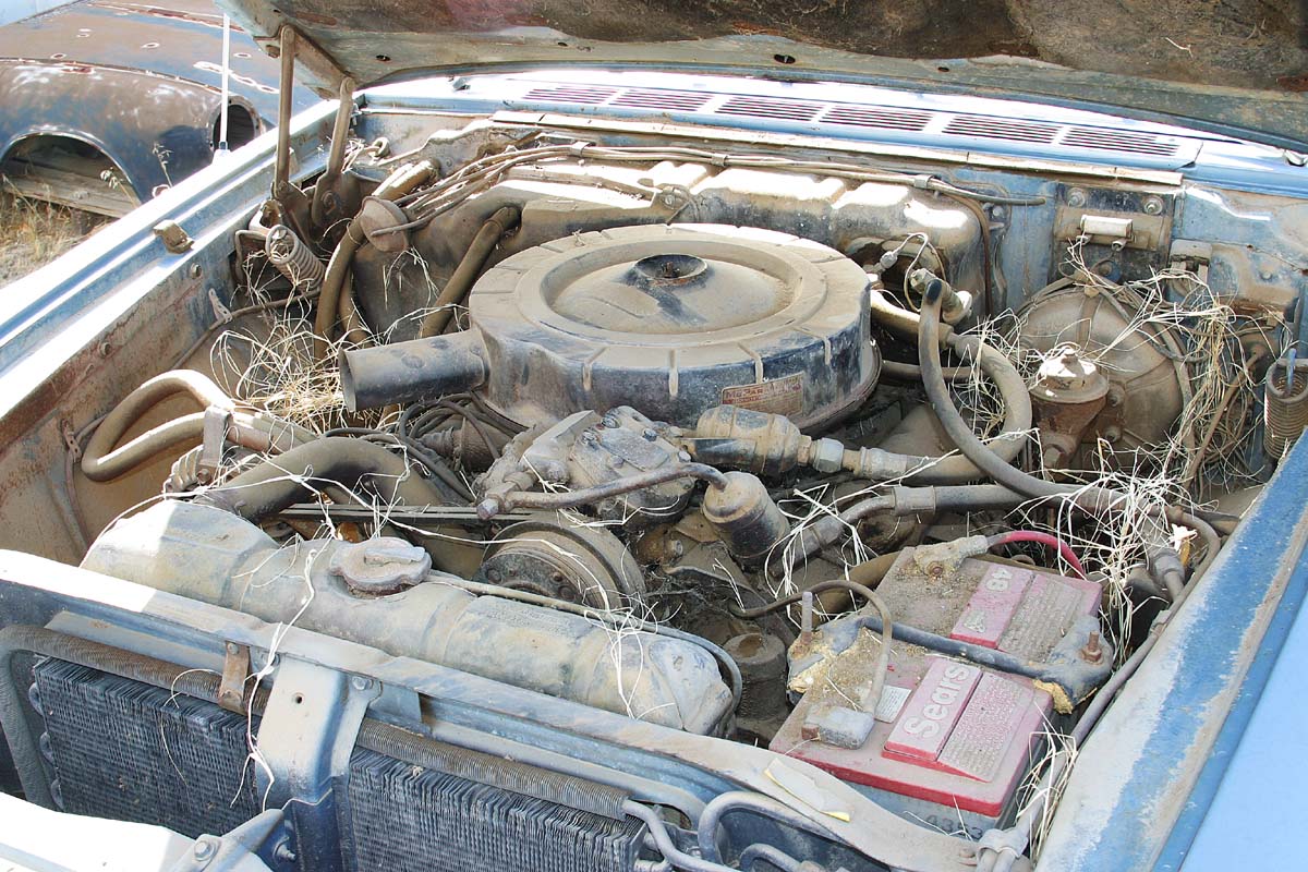 1964 Chrysler New Yorker, engine compartment