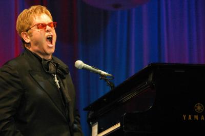 u26/waterhead/medium/31738467.EltonBeltsitOutr.jpg