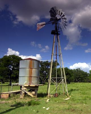 This is a Nikon D1 digital photograph of the windmill at: http://www.pbase.com/image/88995