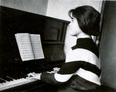 my mom was 18, she plays excellent piano