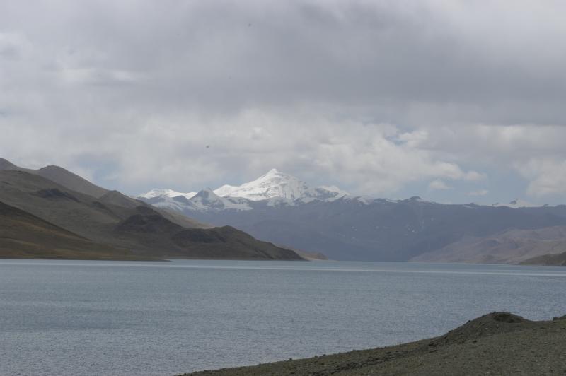 lake yondruk tibet