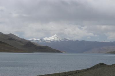 lake yondruk tibet