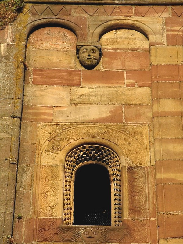 Marmoutier, la fentre au visage