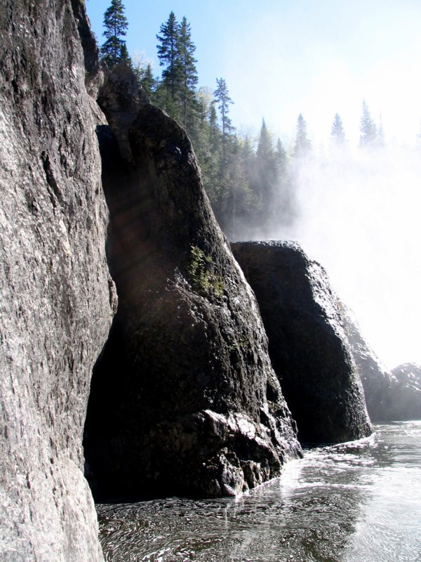 la chute et ses rochers