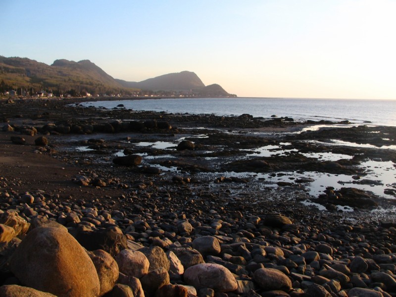 les roches rondes de la plage de St-Fabien sur mer